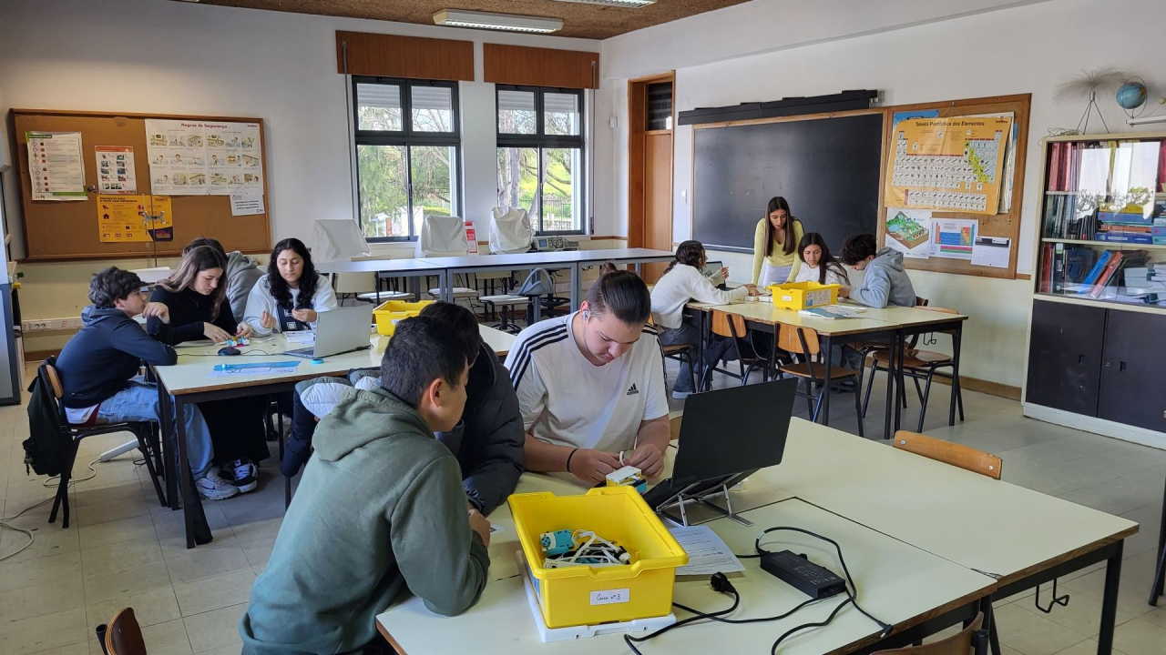 Março: Explorando a Robótica na Sala de Aula