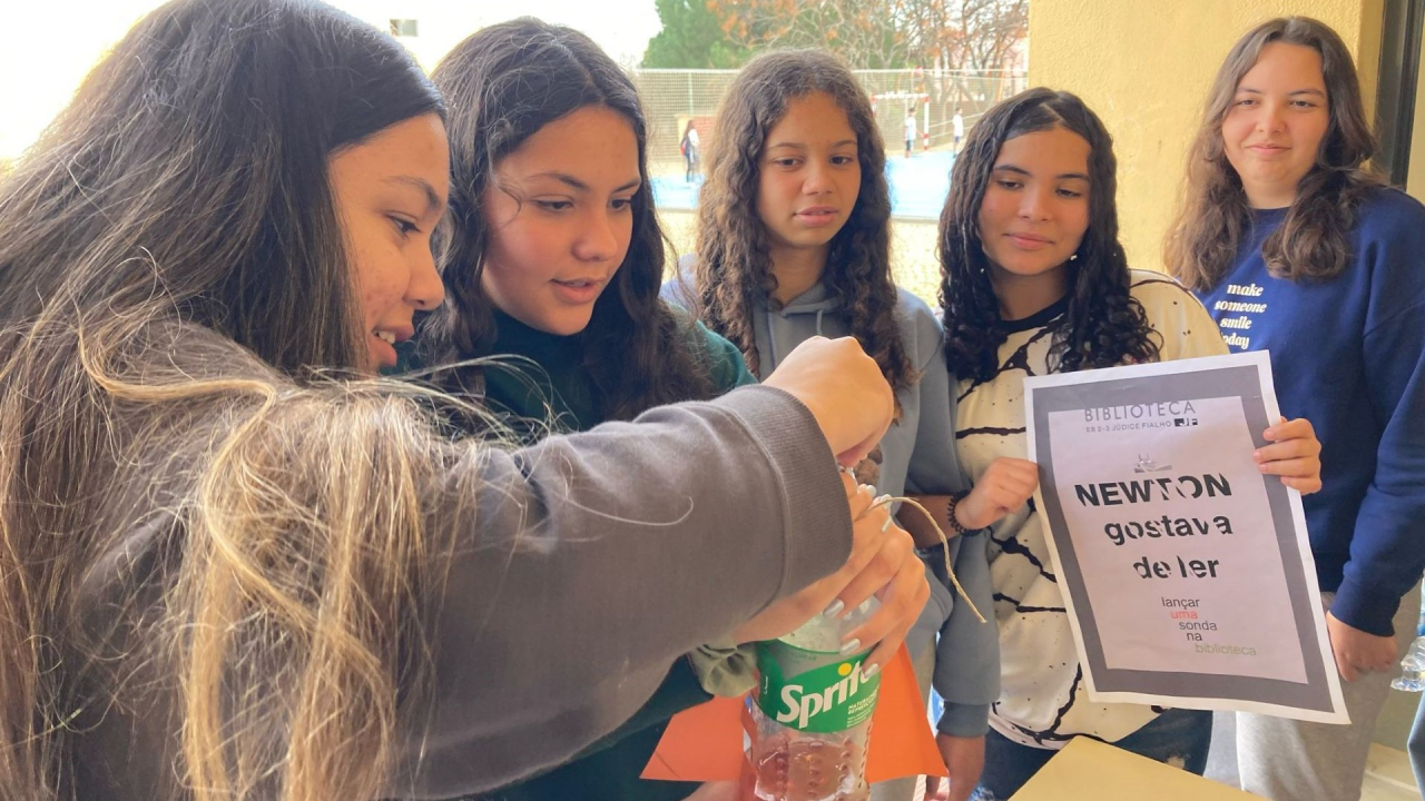 Projeto &quot;Newton gostava de ler - 3,2,1... lançar o foguetão na biblioteca&quot;