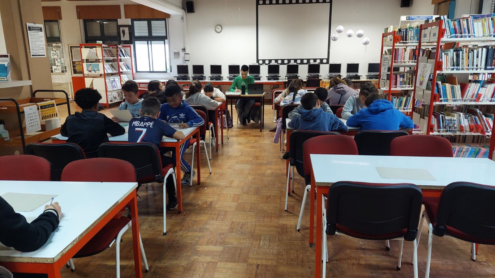 &quot;O NÃO DITO POR ESCRITO&quot; - Oficina de escrita criativa com Gabriel Gomes, ator e escritor